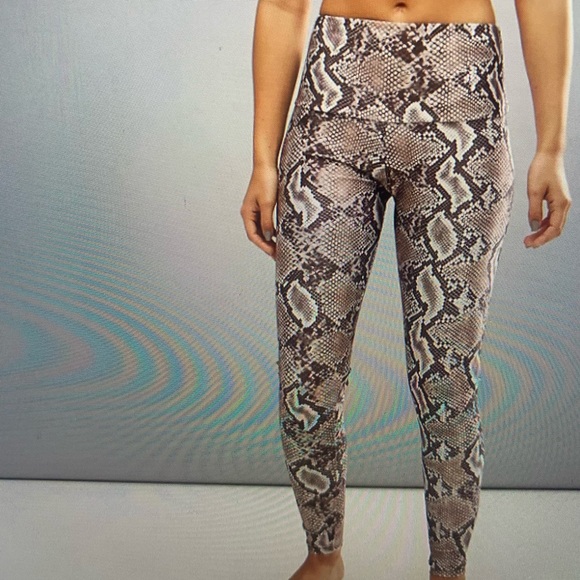 NWOT Onzie Snake Print Yoga Leggings - Picture 4 of 8